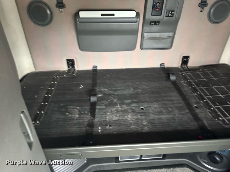 image for item EG6284 2021 Volvo VN semi truck