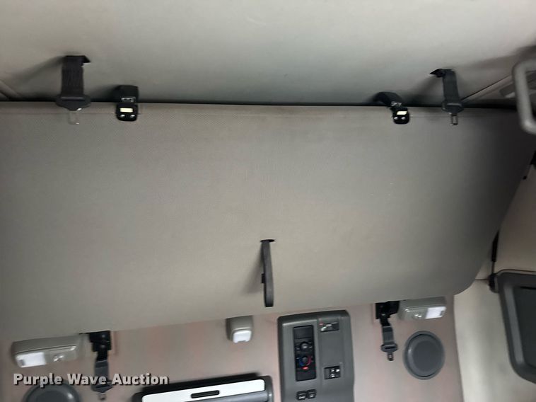 image for item EG6284 2021 Volvo VN semi truck