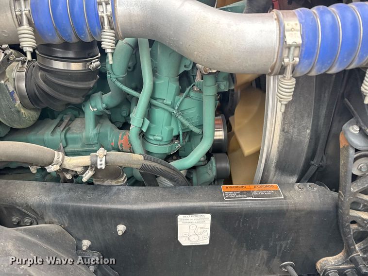 image for item EG6284 2021 Volvo VN semi truck