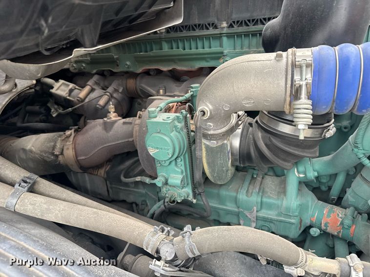 image for item EG6284 2021 Volvo VN semi truck