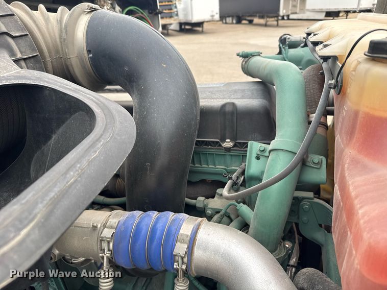 image for item EG6284 2021 Volvo VN semi truck