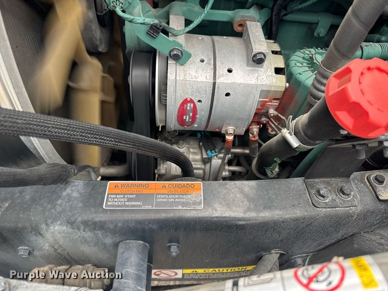 image for item EG6284 2021 Volvo VN semi truck