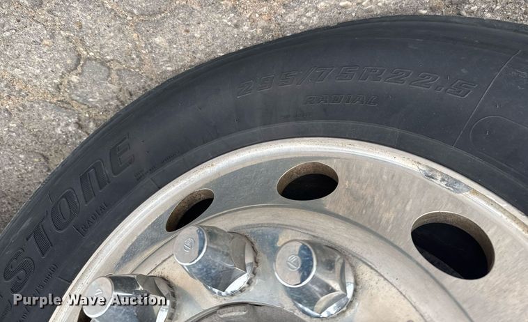 image for item EG6284 2021 Volvo VN semi truck