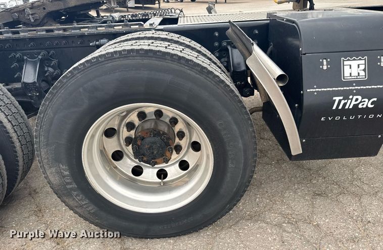 image for item EG6284 2021 Volvo VN semi truck