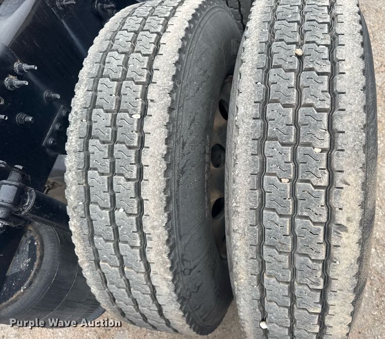 image for item EG6284 2021 Volvo VN semi truck