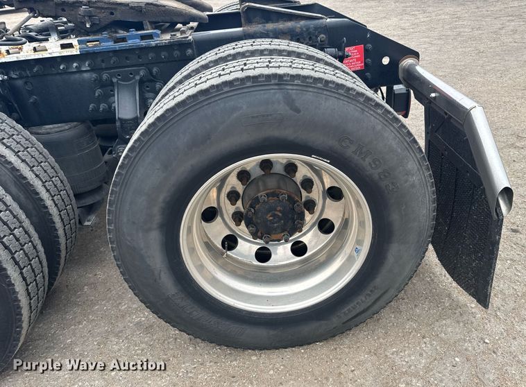 image for item EG6284 2021 Volvo VN semi truck