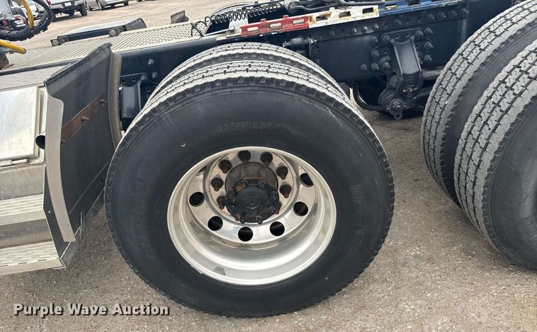 image for item EG6284 2021 Volvo VN semi truck