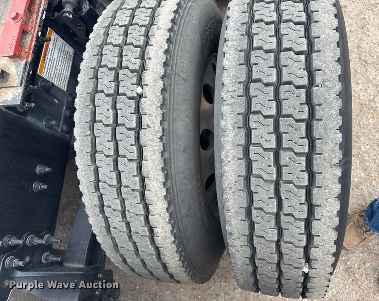 image for item EG6284 2021 Volvo VN semi truck