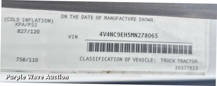 image for item EG6284 2021 Volvo VN semi truck