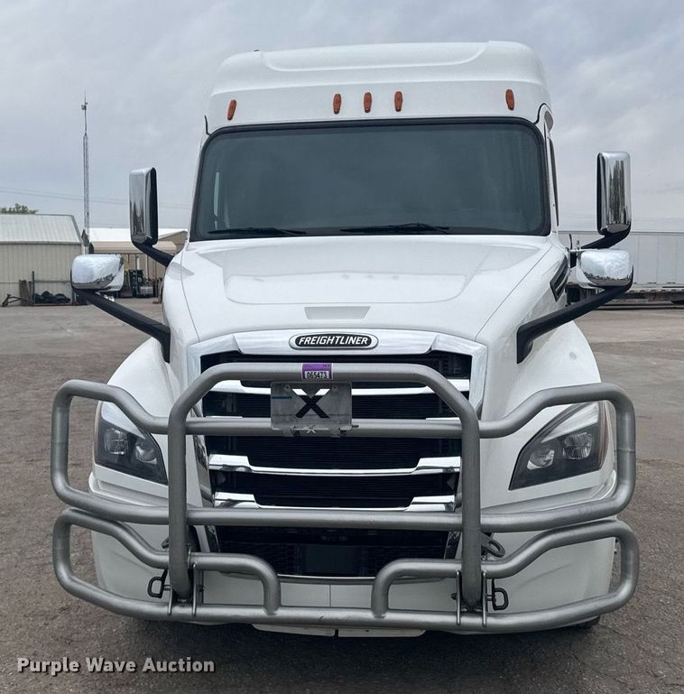 image for item EG6285 2020 Freightliner Cascadia 126 semi truck