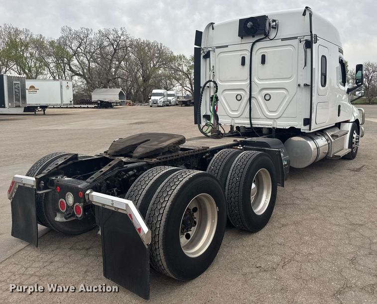 image for item EG6285 2020 Freightliner Cascadia 126 semi truck