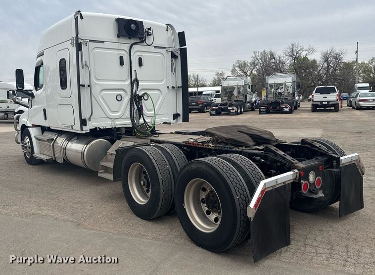image for item EG6285 2020 Freightliner Cascadia 126 semi truck