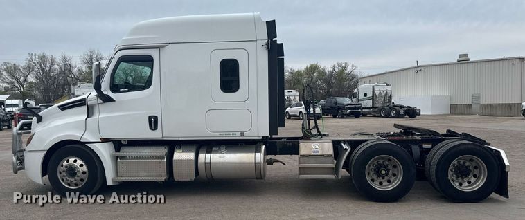 image for item EG6285 2020 Freightliner Cascadia 126 semi truck