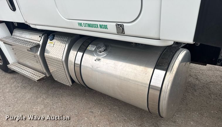 image for item EG6285 2020 Freightliner Cascadia 126 semi truck