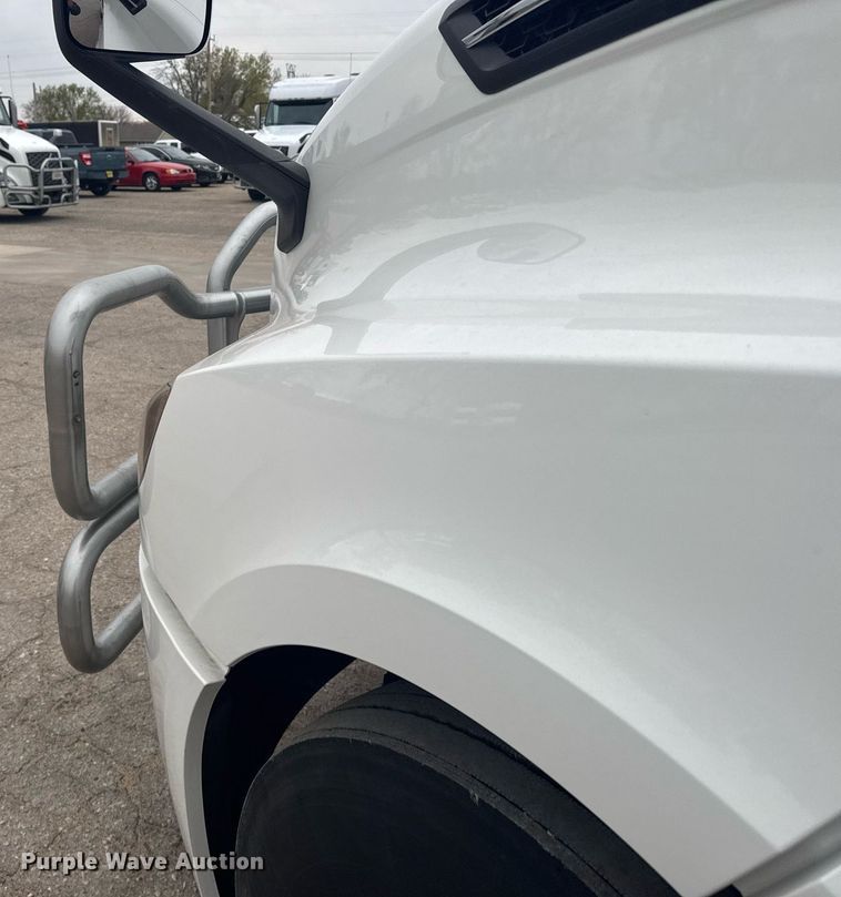 image for item EG6285 2020 Freightliner Cascadia 126 semi truck