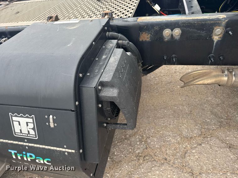 image for item EG6285 2020 Freightliner Cascadia 126 semi truck