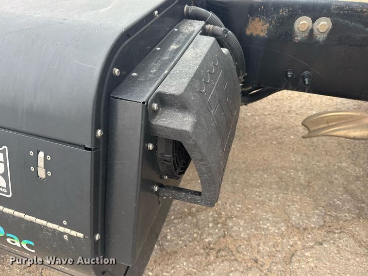 image for item EG6285 2020 Freightliner Cascadia 126 semi truck