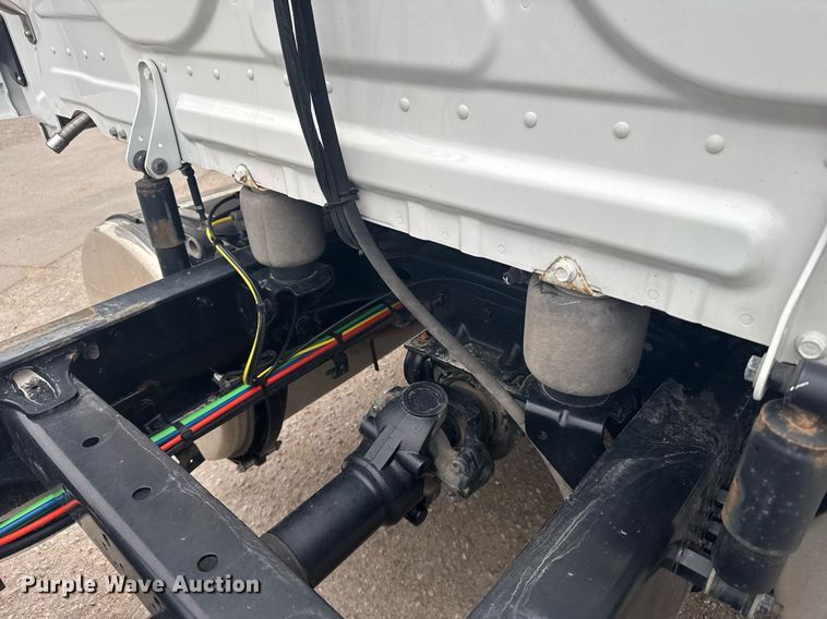 image for item EG6285 2020 Freightliner Cascadia 126 semi truck