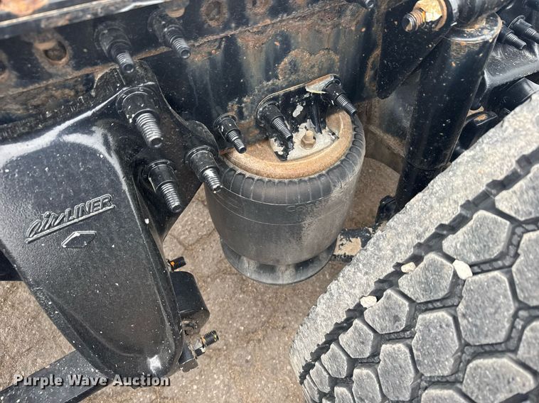 image for item EG6285 2020 Freightliner Cascadia 126 semi truck