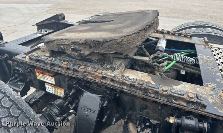 image for item EG6285 2020 Freightliner Cascadia 126 semi truck