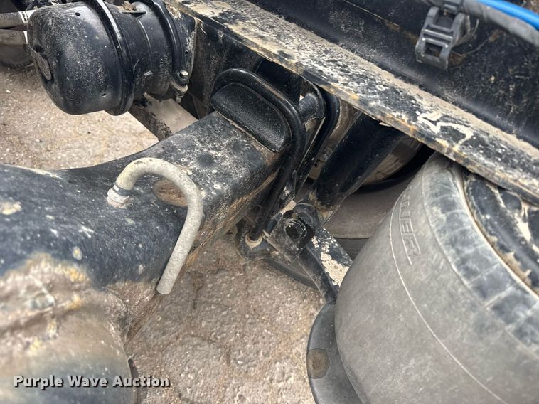 image for item EG6285 2020 Freightliner Cascadia 126 semi truck