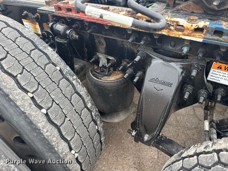 image for item EG6285 2020 Freightliner Cascadia 126 semi truck