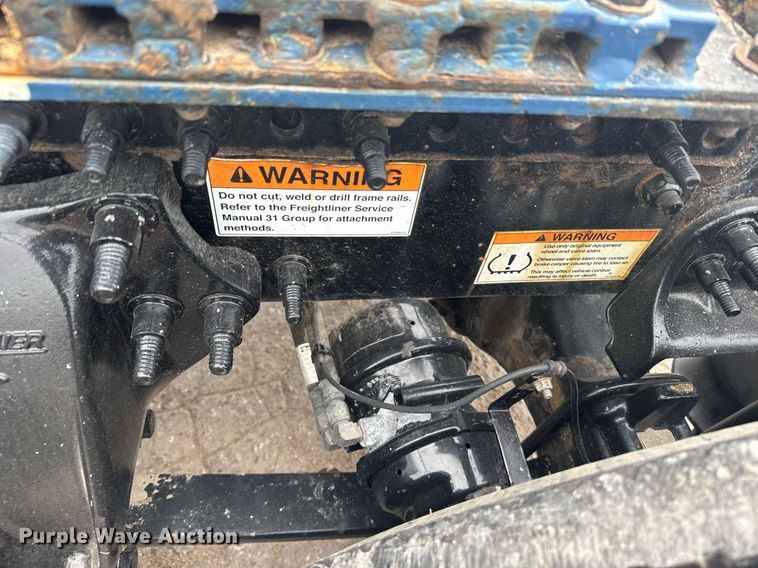 image for item EG6285 2020 Freightliner Cascadia 126 semi truck