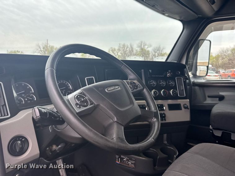 image for item EG6285 2020 Freightliner Cascadia 126 semi truck