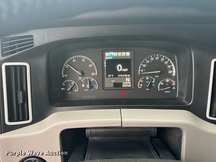 image for item EG6285 2020 Freightliner Cascadia 126 semi truck