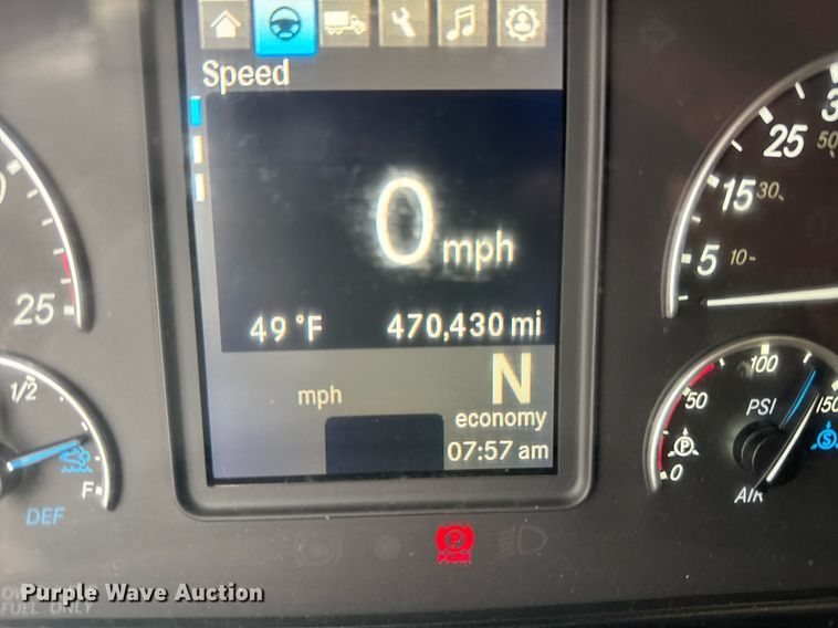 image for item EG6285 2020 Freightliner Cascadia 126 semi truck