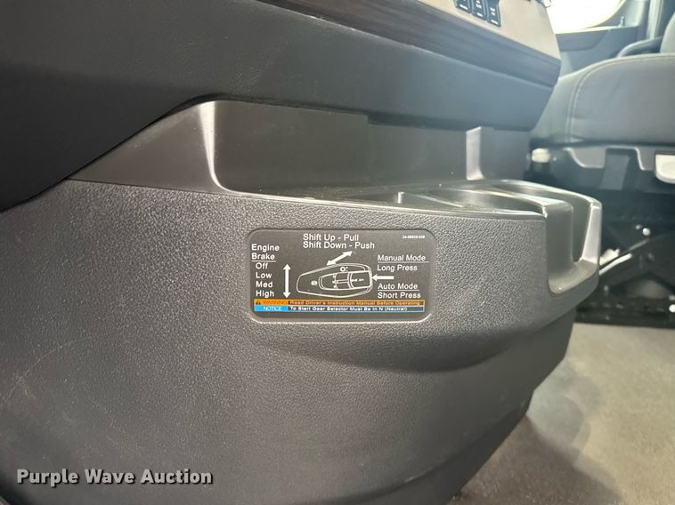 image for item EG6285 2020 Freightliner Cascadia 126 semi truck