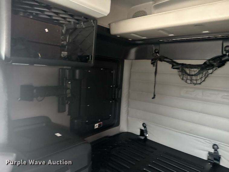 image for item EG6285 2020 Freightliner Cascadia 126 semi truck