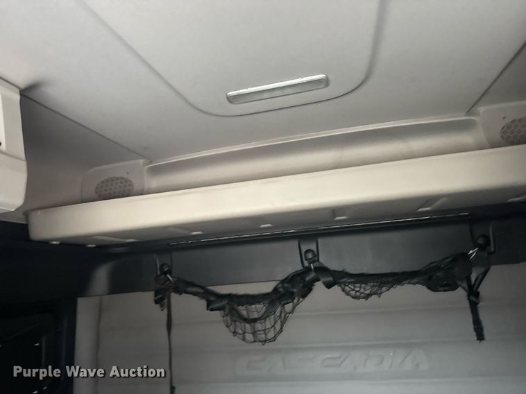 image for item EG6285 2020 Freightliner Cascadia 126 semi truck