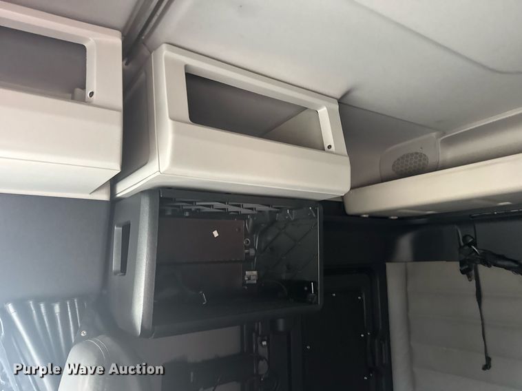 image for item EG6285 2020 Freightliner Cascadia 126 semi truck