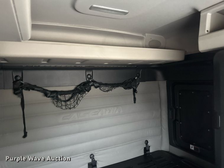 image for item EG6285 2020 Freightliner Cascadia 126 semi truck