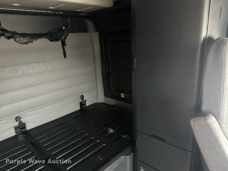 image for item EG6285 2020 Freightliner Cascadia 126 semi truck