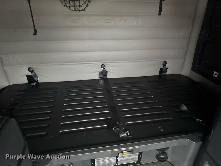 image for item EG6285 2020 Freightliner Cascadia 126 semi truck