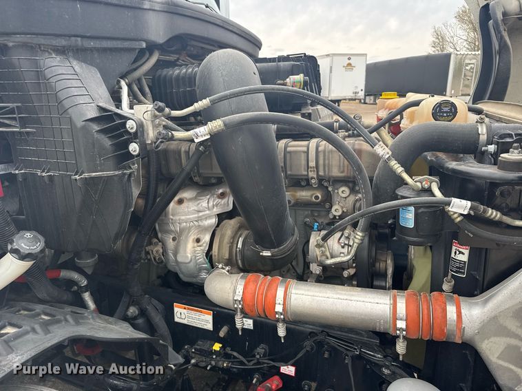 image for item EG6285 2020 Freightliner Cascadia 126 semi truck