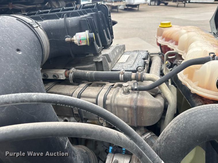 image for item EG6285 2020 Freightliner Cascadia 126 semi truck