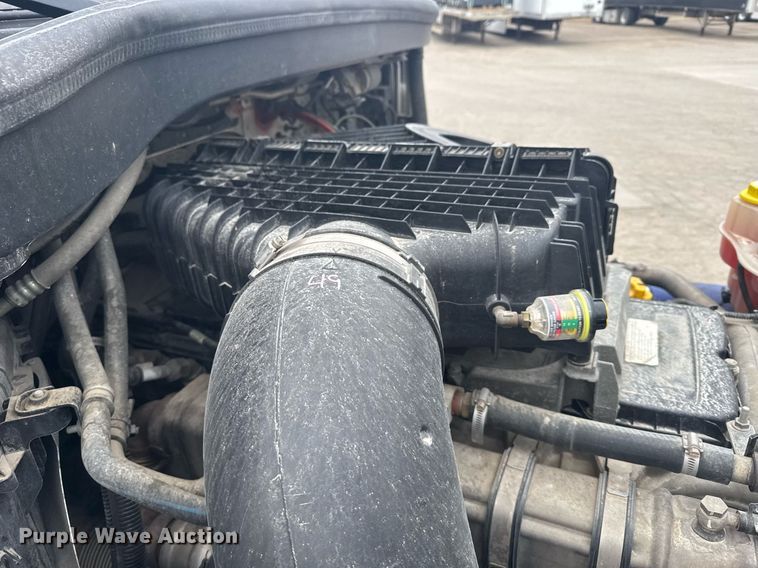 image for item EG6285 2020 Freightliner Cascadia 126 semi truck