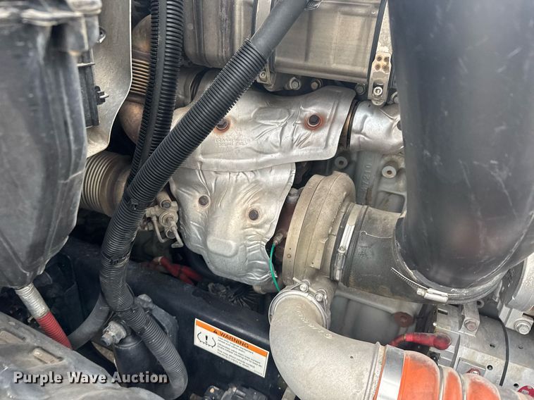 image for item EG6285 2020 Freightliner Cascadia 126 semi truck