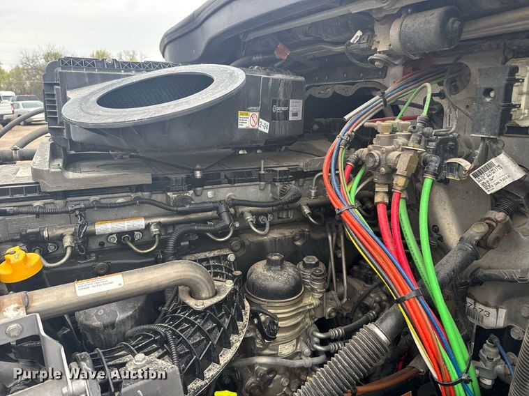 image for item EG6285 2020 Freightliner Cascadia 126 semi truck