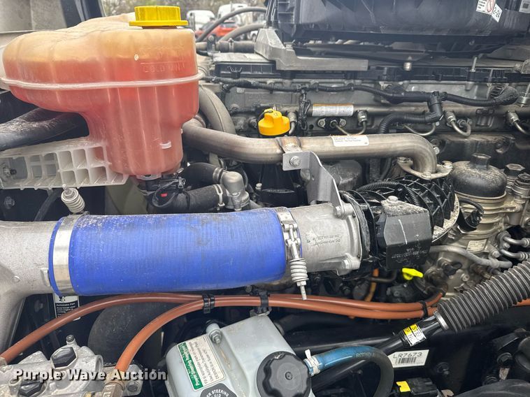 image for item EG6285 2020 Freightliner Cascadia 126 semi truck