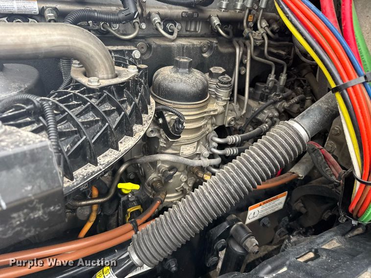 image for item EG6285 2020 Freightliner Cascadia 126 semi truck