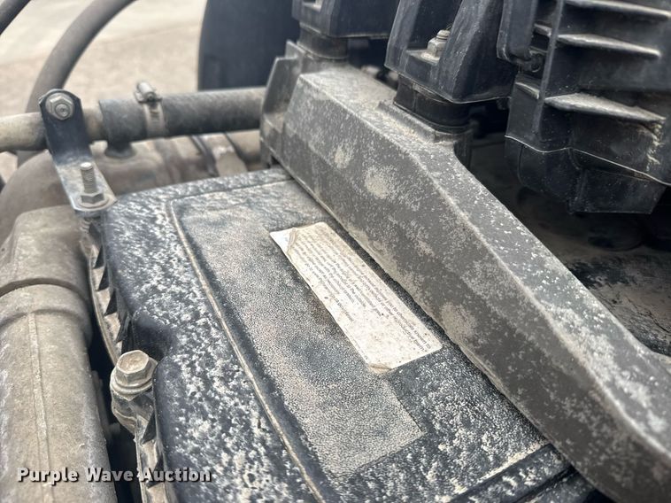 image for item EG6285 2020 Freightliner Cascadia 126 semi truck