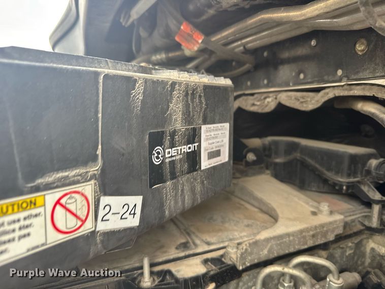 image for item EG6285 2020 Freightliner Cascadia 126 semi truck