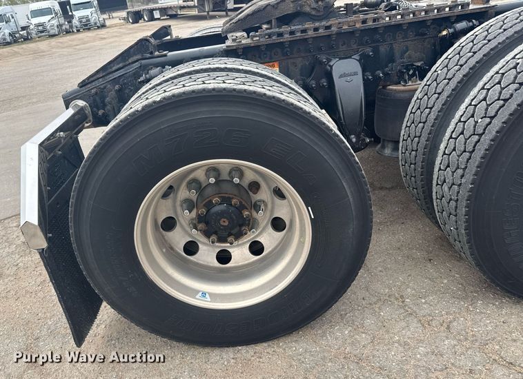 image for item EG6285 2020 Freightliner Cascadia 126 semi truck