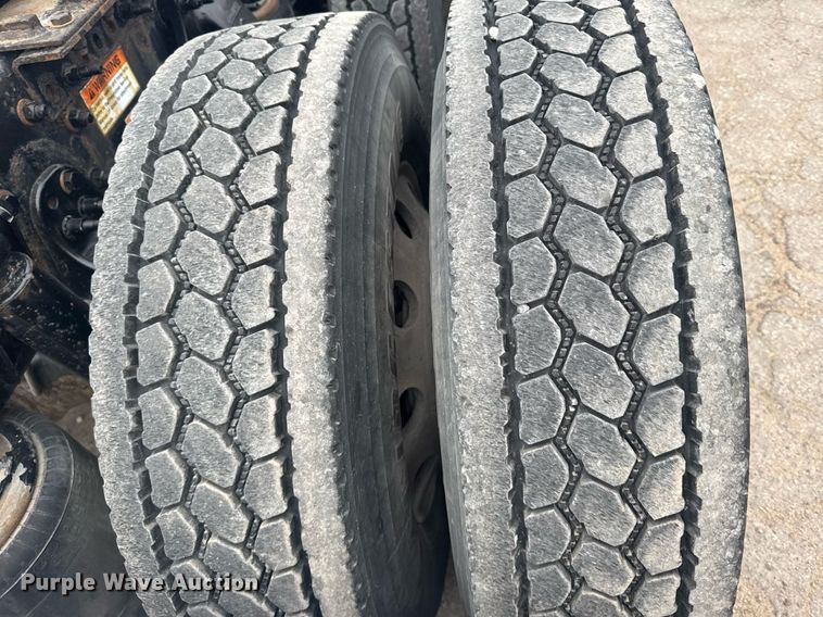 image for item EG6285 2020 Freightliner Cascadia 126 semi truck