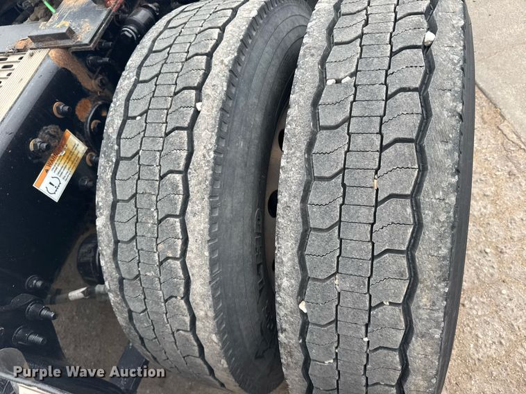 image for item EG6285 2020 Freightliner Cascadia 126 semi truck