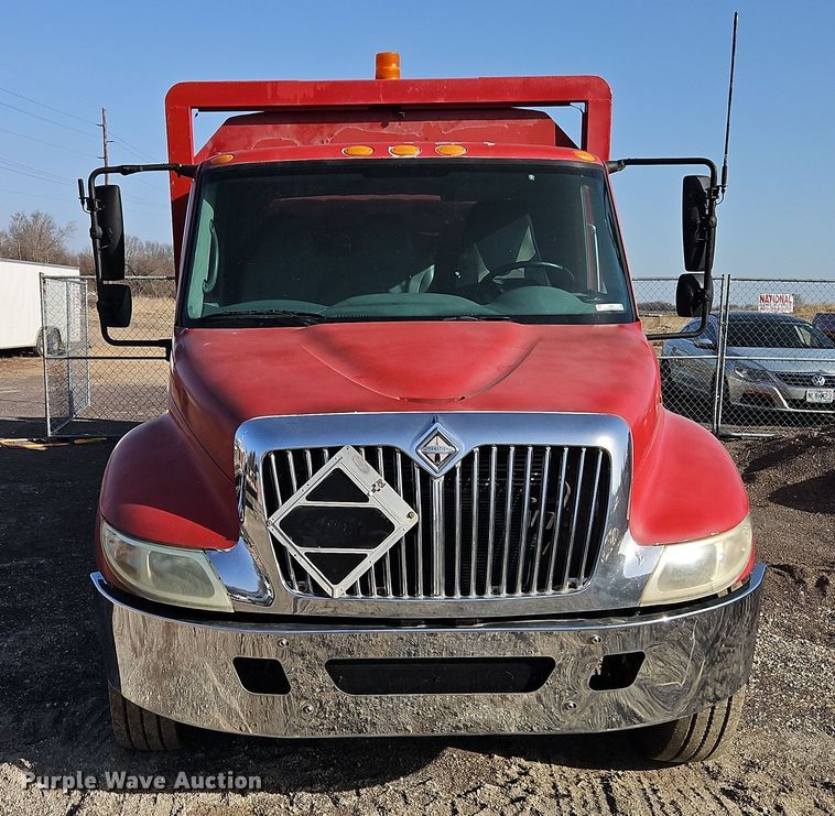 image for item EI8881 2002 International 4300 fuel / lube truck